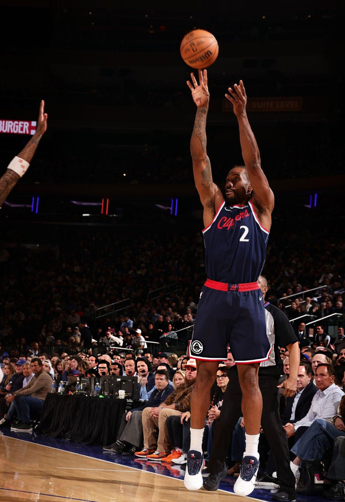 关于洛杉矶快船NBA战胜达拉斯独行侠莱昂纳德中投命中的信息